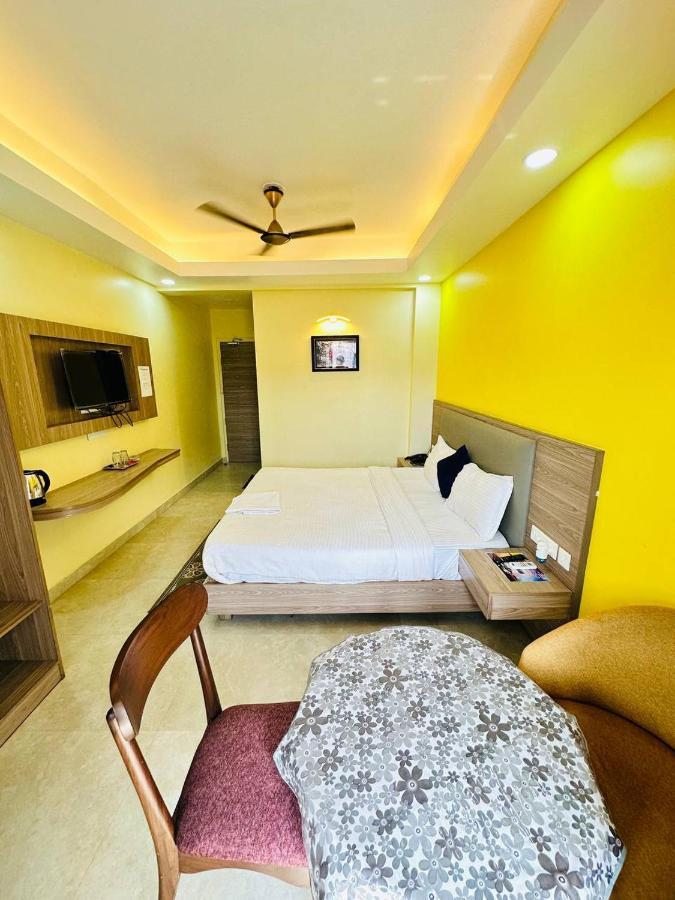 Royal Beach International Puri Exterior foto